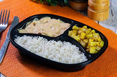 Strogonoff de Frango, Arroz Branco e Batata Sauté - 400 gr