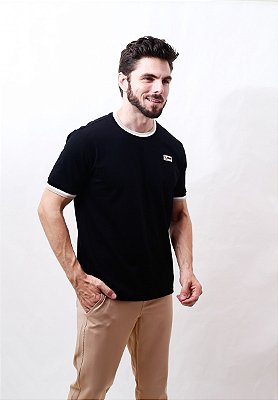 Camiseta Masculina Gola Redonda Etiqueta Emborrada