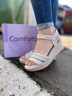 Sandália Comfortflex - Estilo e Conforto para Seus Pés