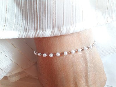Pulseira com Detalhes em Pérolas em Aço Inoxidável