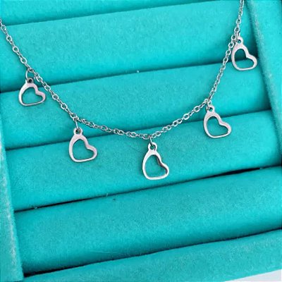 Colar com Corações Vazados em Aço Inoxidável