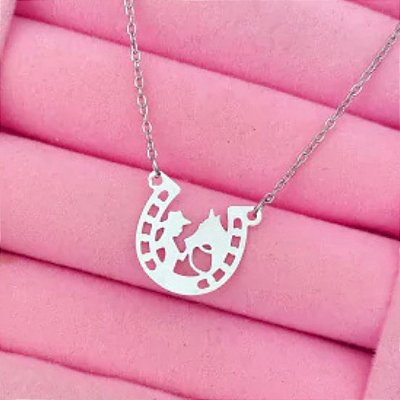 Colar Ferradura com Menina e Cavalo Aventura e Sorte em Aço Inoxidável