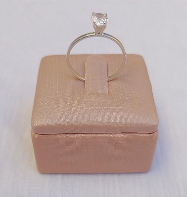 Anel Solitário com Zircônia Branco