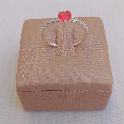 Anel de Solitário Meia Aliança com cristal Vermelho