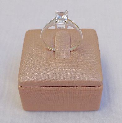 Anel Solitário Retangular Cristal Branco