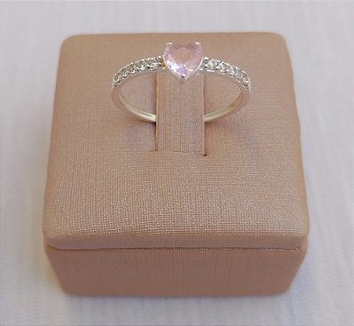 Anel Solitário meia Aliança com Cristal Rosa