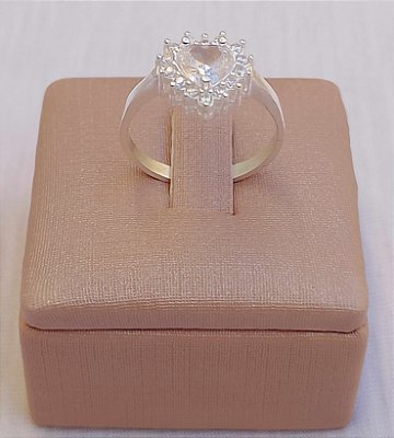 Anel com Cravejado em Zircônia Branca