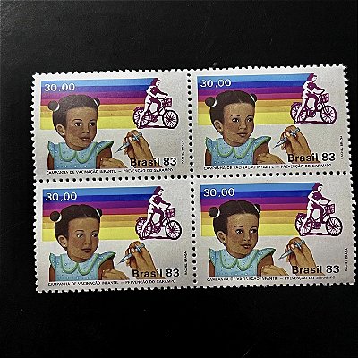 Quadra de Selos do Brasil - Campanha de Vacinação Infantil - Criança recebendo Vacina - 1983 - Mint - ref.3268