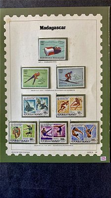 Folha de Album de Selos - Madagascar - Com Protetores  (ref.428)