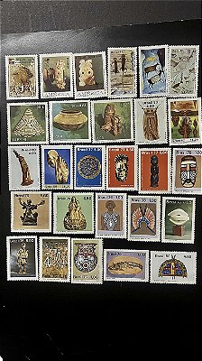 27 Selos Comemorativos do Brasil - Artefatos Historicos - Mint - ref.750