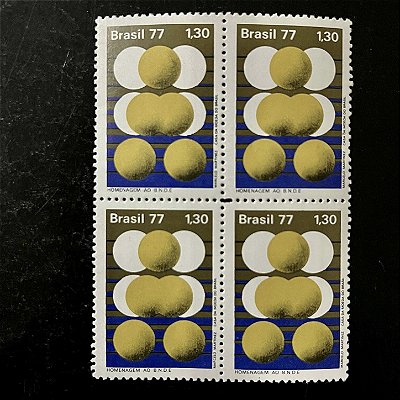 Quadra de Selos Comemorativos do Brasil - Homenagem ao Banco Nacional do Desenvolvimento Economico - 1977 - Mint - ref.2437