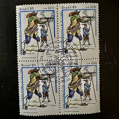 Quadra de Selos Comemorativos do Brasil - Trajes e Uniformes Militares - Mosqueteiro - 1985 - com carimbo comemorativo - ref.2847