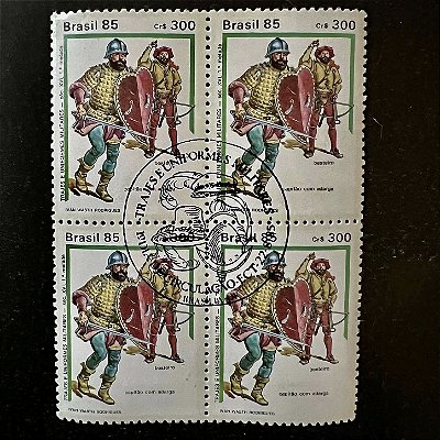 Quadra de Selos Comemorativos do Brasil - Trajes e Uniformes Militares - Capitão com Adarga - 1985 - com carimbo comemorativo - ref.2849