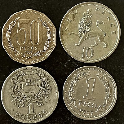 04 Moedas Estrangeira - Reino Unido 1976 - Chile 1999 - Argentina 1957 - Portugal 1946 - Mbc - ref.3252