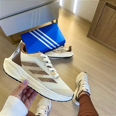 Tênis Adidas Casual/Esportivo - Conforto e Estilo no Seu Dia a Dia