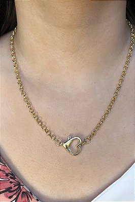 Colar Com Corrente Dourada E Fecho De Coração Banhado Em Ouro 18k