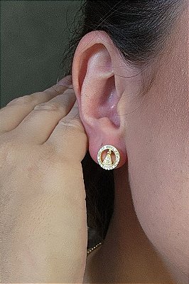 Brinco Mini Zircônias De Nossa Senhora Banhado Em Ouro 18k
