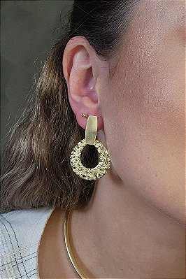 Brinco Circulo Trabalhado Banhado Em Ouro 18k