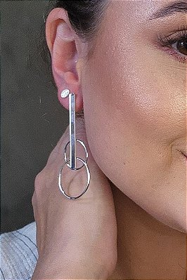 Brinco Com Fio E Dois Círculos Vazados Banhado Em Ródio Branco