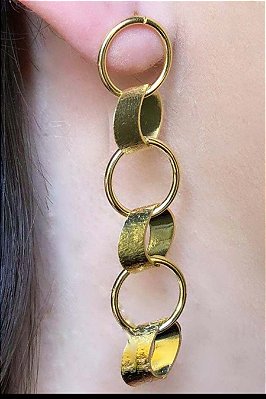 Brinco Grande De Círculos Interligados Banhado Em Ouro 18k