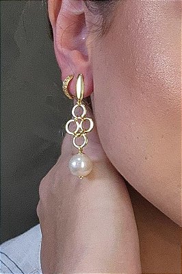 Brinco Grande De Fio Com Circulo Dourado E Pérola Banhado Em Ouro 18k