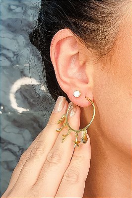 Brinco Argola Médio Com Pingente Marinho Banhado Em Ouro 18k