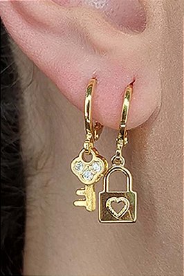 Brinco Duo Argolinha Chave E Cadeado Banhado Em Ouro 18k