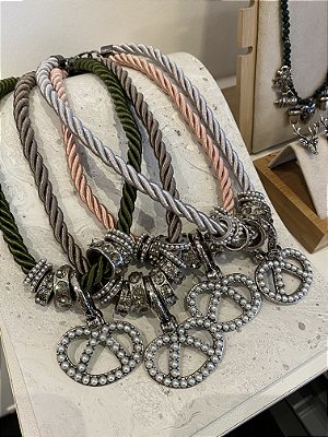 Colar pretzel