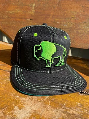 BONÉ TATANKA PRETO BORDADO BISÃO VERDE COD 4482