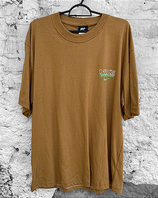 Camiseta Oversized NIKE -Marrom