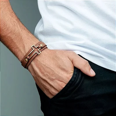 Pulseira Couro Marrom Cruz Vazada Com Botão