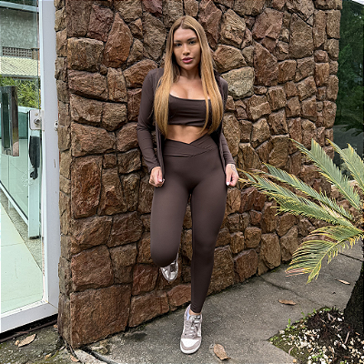TRIO JAQUETA LONGA TOP E CALÇA LEGGING MARROM
