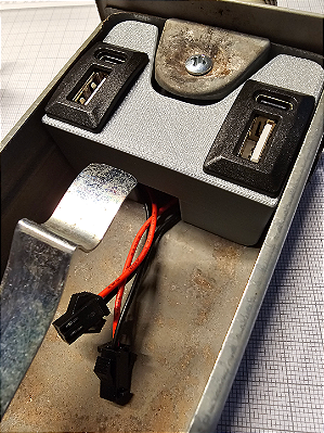 Carregador USB cinzeiro para Fusca e Kombi