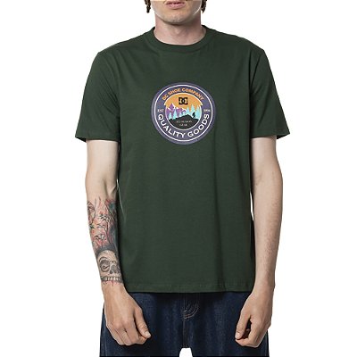 Camiseta DC Shoes Outdoorsman SM24 Masculina Verde Escuro
