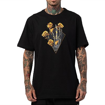 Camiseta MCD Dourado Mão Caveira WT25 Masculina Preto