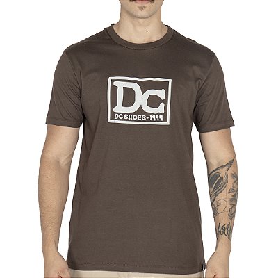 Camiseta DC Shoes DC Star WT25 Masculina Marrom Escuro