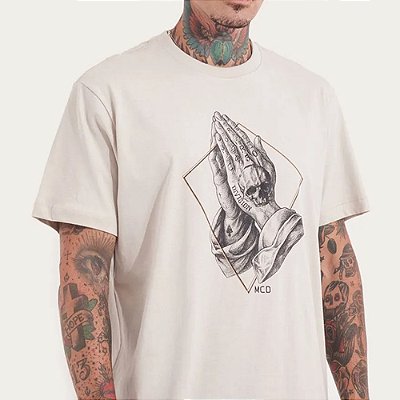 Camiseta MCD Aviamentação Mãos Rezendo SM26 Bege Poeira