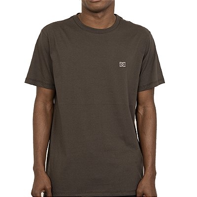 Camiseta DC Shoes Embroidery SM27 Masculina Marrom Escuro