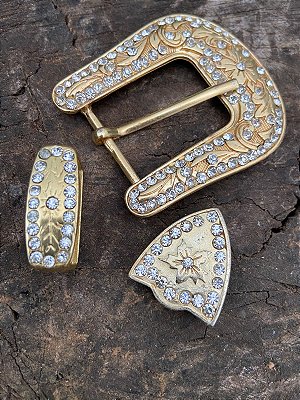 Fivela Dourado com Pedrarias com Passador e Ponteira