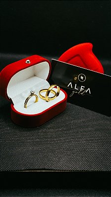 Par de alianças douradas lisas e boleadas (6mm)