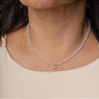 COLAR DE CRISTAL COM LETRINHA DE ZIRCÔNIA BRANCO FURTA COR