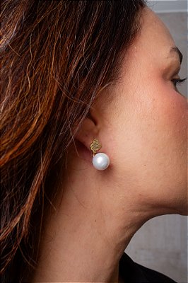 BRINCO PÉROLA COM TREVO ZIRCÔNIA