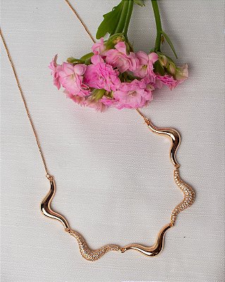 Colar Ondas com Detalhes Cravejados - Dourado