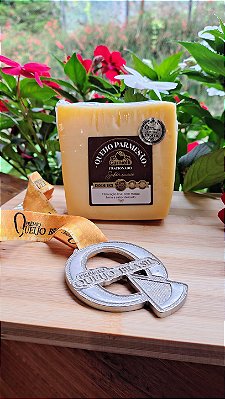 Queijo Carnielli Parmesão Suave (2,7 kg) - Com Caixa de Madeira