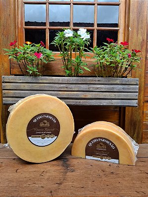 Queijo Carnielli Parmesão Reserva Especial - (meia peça) 2,200 Kg