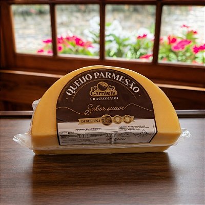 Queijo Carnielli Parmesão Suave (1,300 kg)Meia peça