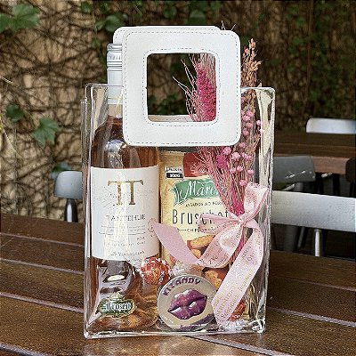 Cesta Presente com Vinho Rosé e Snacks Gourmet