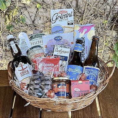 Cesta Gourmet com Cervejas Especiais e Aperitivos Premium