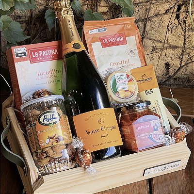 Cesta Premium com Champagne e Snacks Gourmet