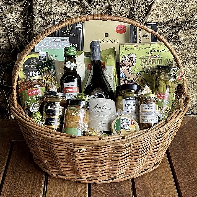 Cesta Premium com Vinho Branco e Delícias Gourmet